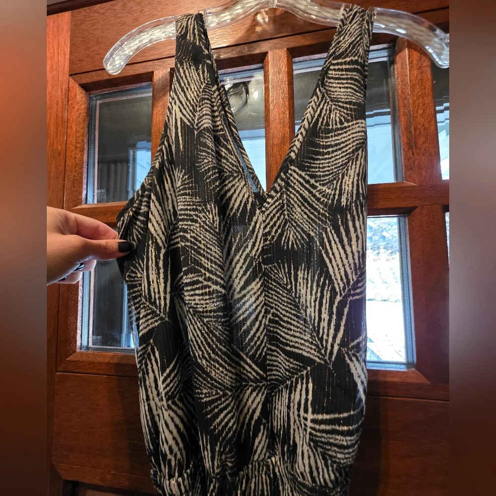 Michael Kors Black and White Leaf sleeveless jumpsuit with pockets - Picture 2 of 6